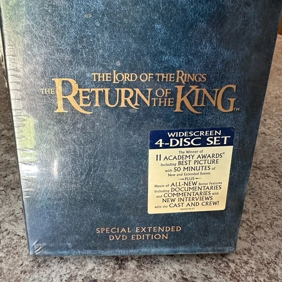 Lord of the Rings Collector's DVD Gift Set - Picture 2 of 5